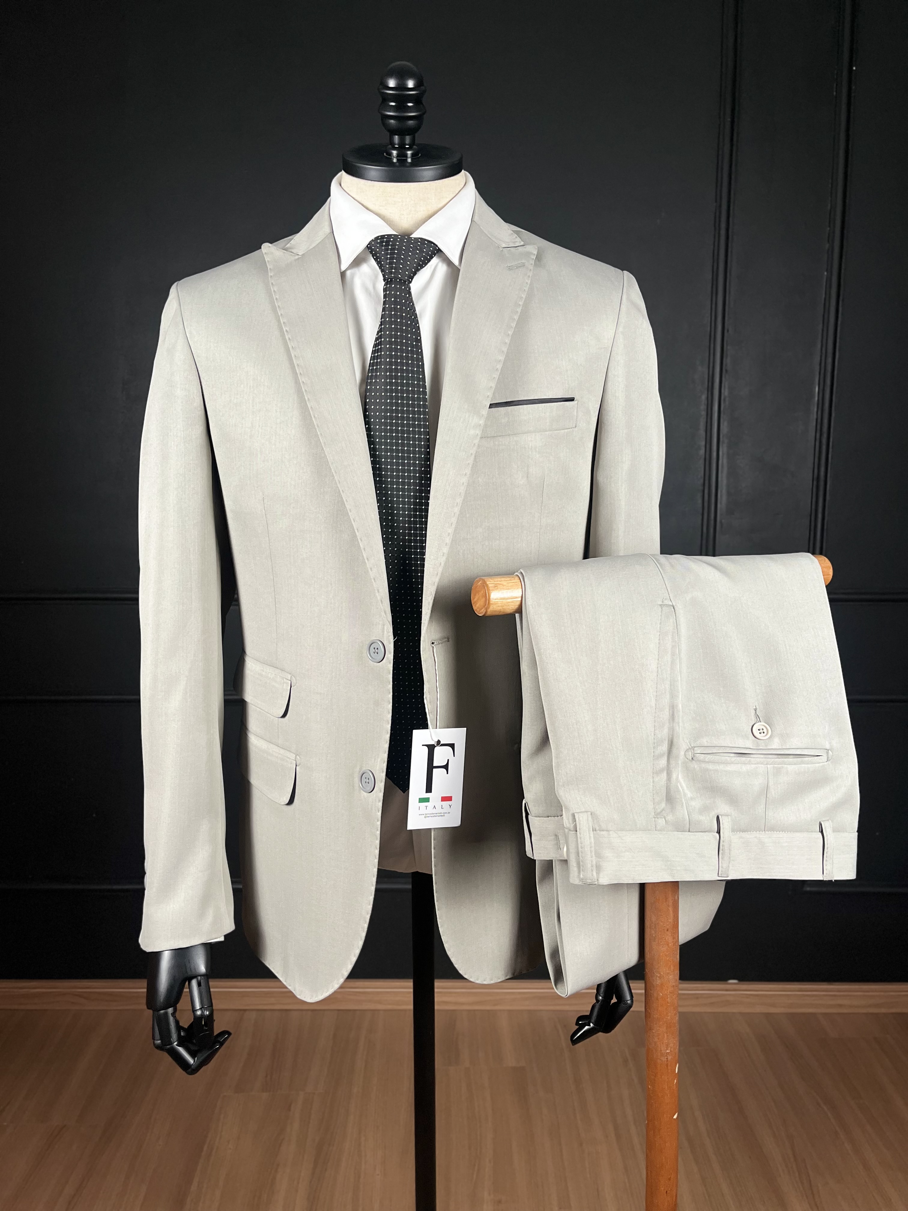Costume Poliviscose Lapela de Bico