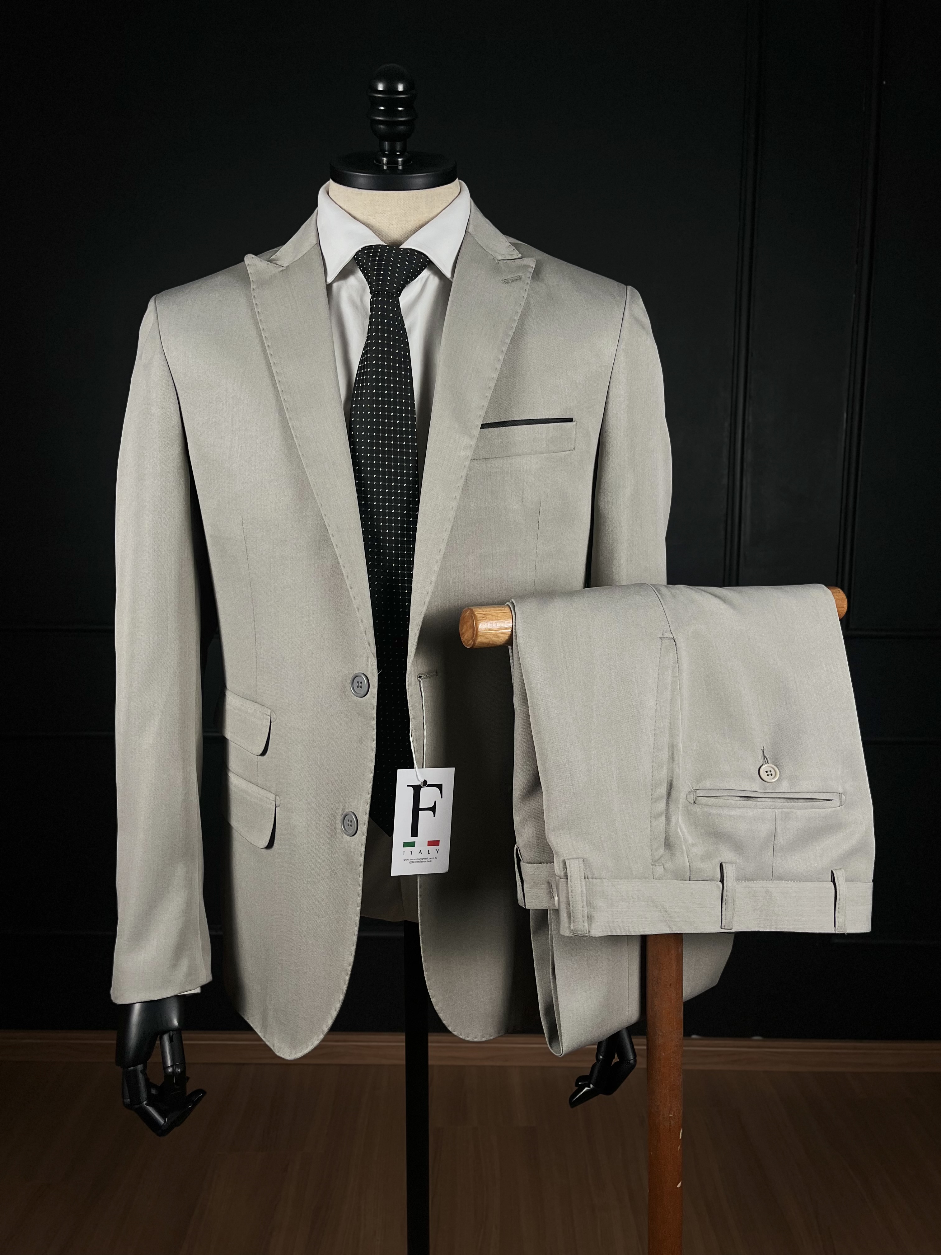Costume Poliviscose Lapela de Bico
